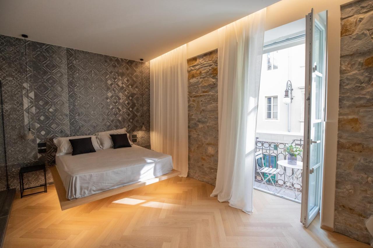 S1 Luxury Suites And Rooms Триест Екстериор снимка