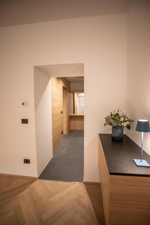 S1 Luxury Suites And Rooms Триест Екстериор снимка