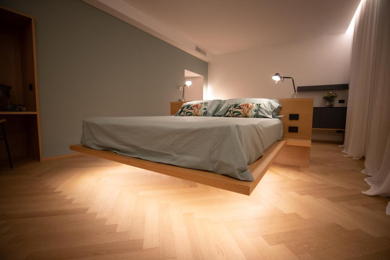 S1 Luxury Suites And Rooms Триест Екстериор снимка
